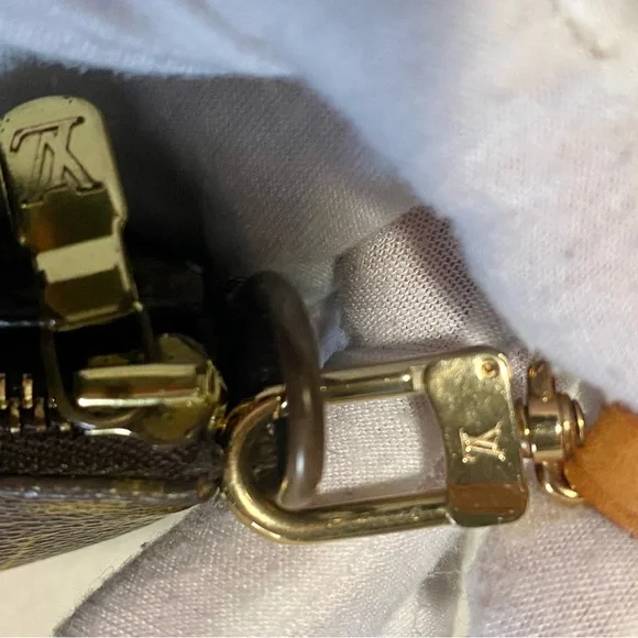 ‼️❌SOLD❌‼️🔥❤️ Louis Vuitton Iconic Monogram Pochette in EUC! Made in France - Picture 4 of 13